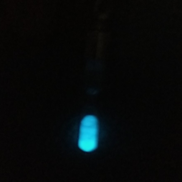 New Glow in the dark Hour Glass Pendant - Picture 2 of 2